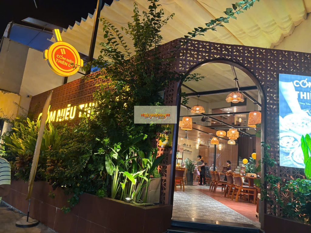 Phong thủy Cơm niêu Thiên Lý (Trần Huy Liệu) tọa 264.104° tại TP. Hồ Chí Minh