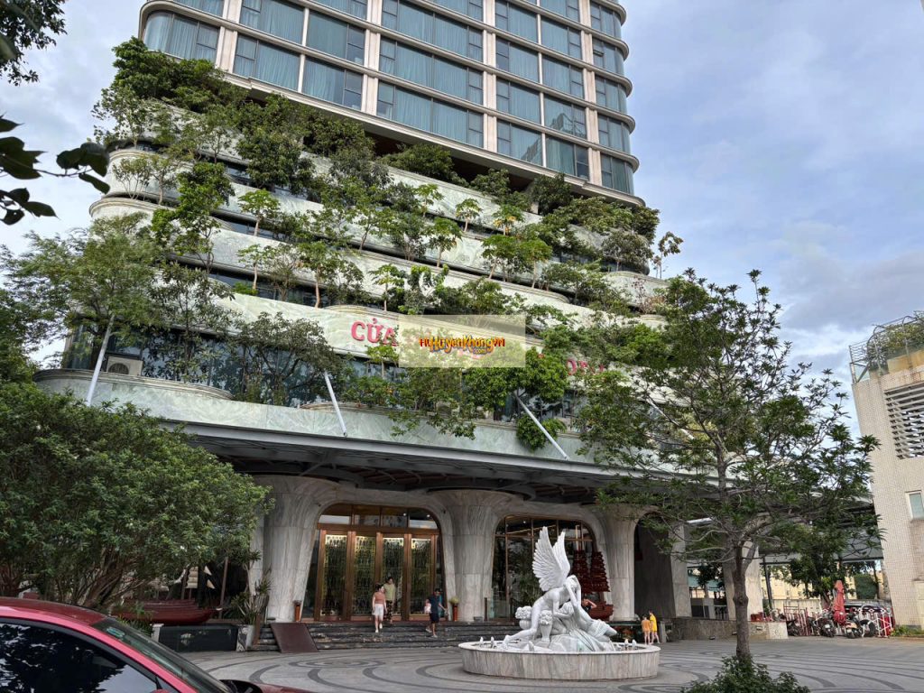 Phong thủy Cửa Đông Luxury Hotel tọa 58.419° tại Nghệ An