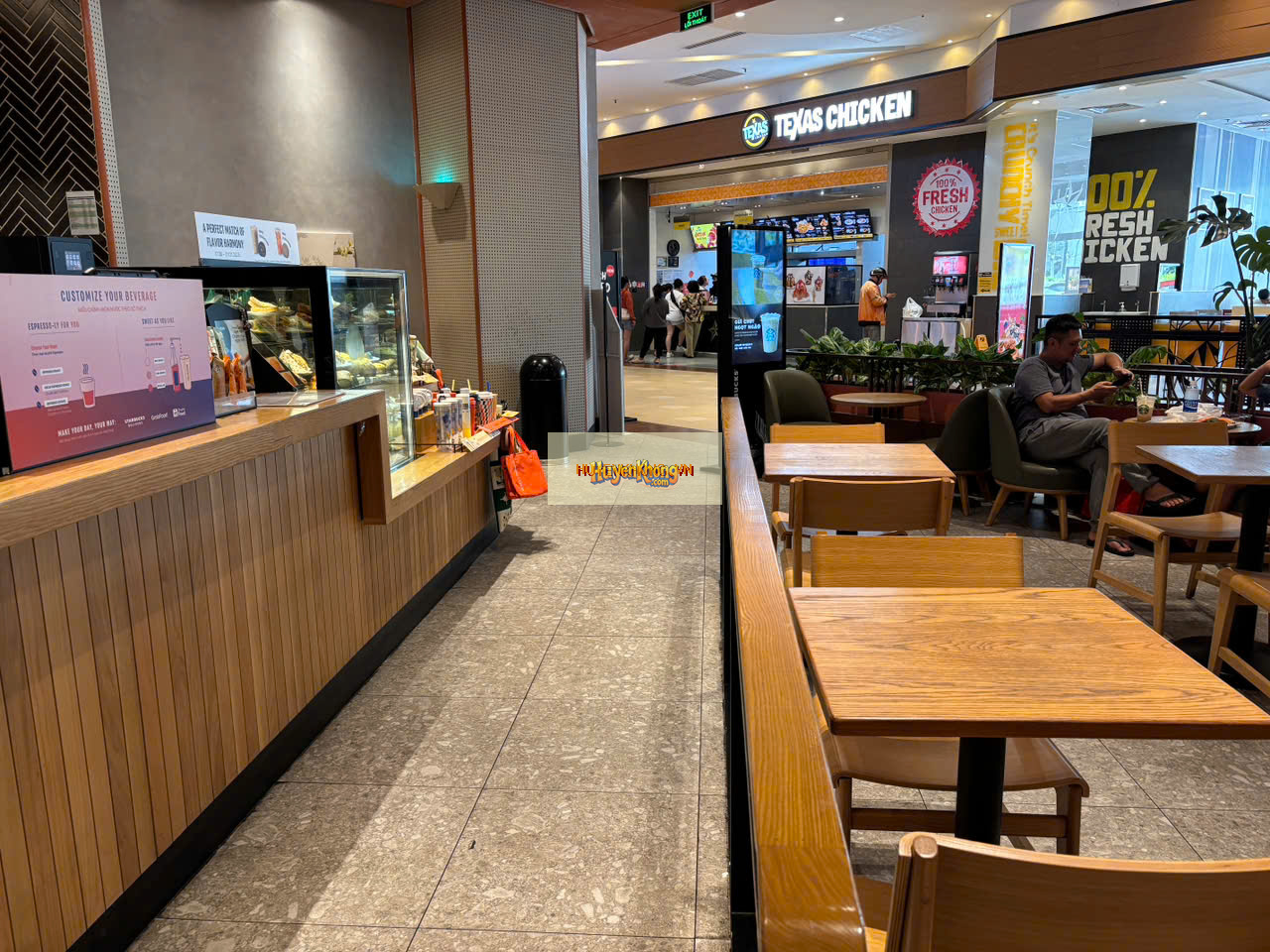 Ảnh nội thất (bố trí chính bên trong) - Starbucks Tân Phú (Aeon) tại TP. Hồ Chí Minh