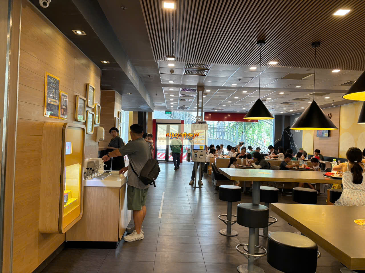Ảnh nội thất (bố trí chính bên trong) - Mc Donald's Vincom Thảo Điền tại TP. Hồ Chí Minh